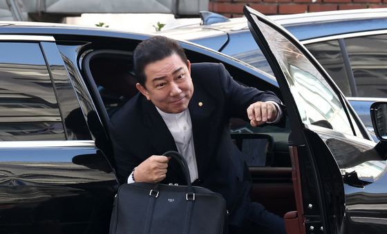 경찰조사 출석하는 김병기 의원