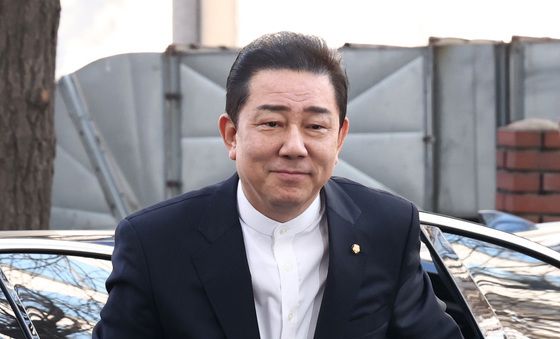 '13개 비위 의혹' 김병기 의원 피의자 조사 출석