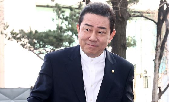 피의자 조사 출석하는 김병기 의원