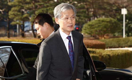 출근하는 조희대 대법원장