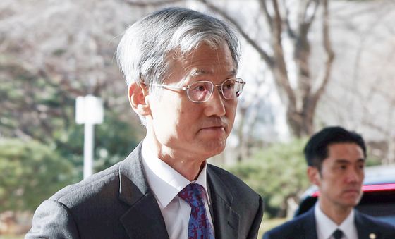 대법원 출근하는 조희대 대법원장