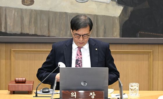 금통위 참석한 이창용 총재