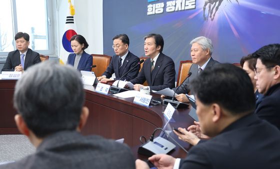 최고위원회의 주재하는 조국