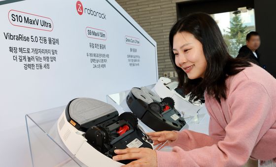 더 강력하게 돌아온 '로보락'