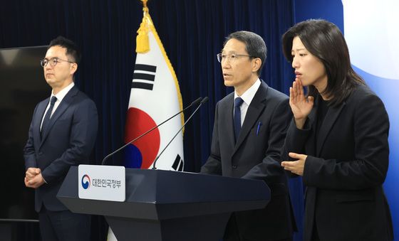 가짜뉴스 엄정 대응 담화문 발표 나선 유재성·구자현