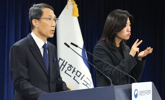 가짜뉴스 엄정 대응 담화문 발표 나선 유재성