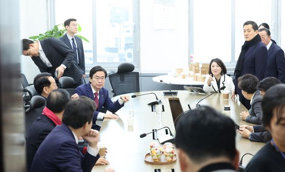 한자리에 모인 국민의힘 중진들