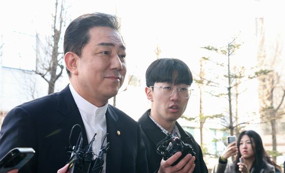 김병기 의원 첫 소환조사