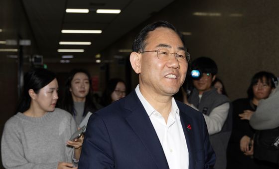 미소 지으며 발걸음 옮기는 주호영 의원