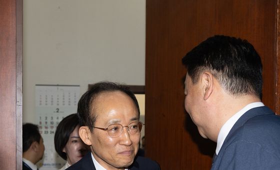 대구경북 행정통합 찬반 투표소 나서는 추경호 의원