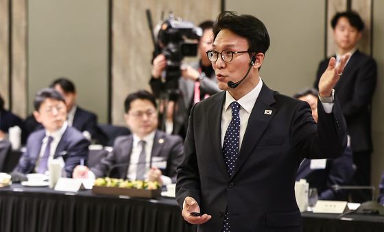 김민석 총리, 경총 앞 국정설명회