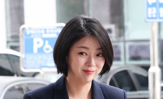 당원권정지 효력정지 가처분 심문기일 출석하는 배현진 의원