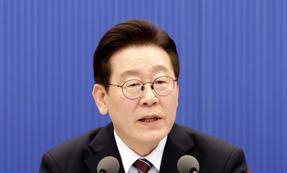 수석보좌관회의 발언하는 이재명 대통령