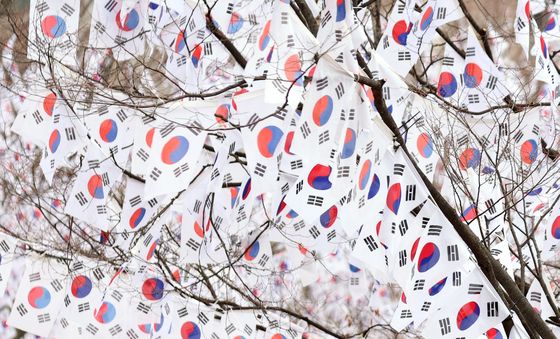 독립운동 정신 기리는 효창공원 태극기 거리