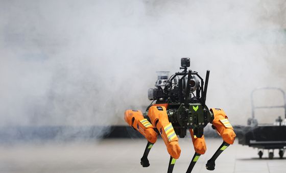 재난 현장 투입 앞둔 AI 사족보행 로봇