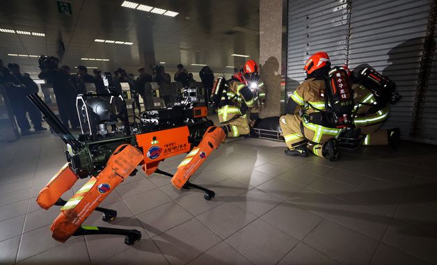 인명 구조하는 AI 사족보행로봇