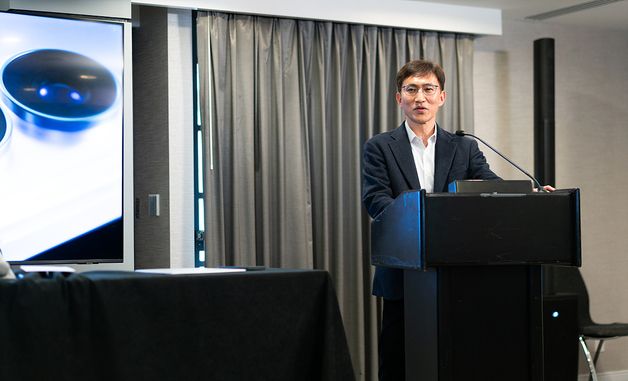 브리핑하는 조성대 삼성전자 부사장