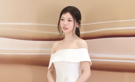 아일릿 모카, 인형이 따로없네