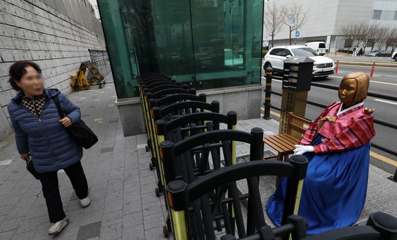 부산 일본영사관 앞 평화의소녀상