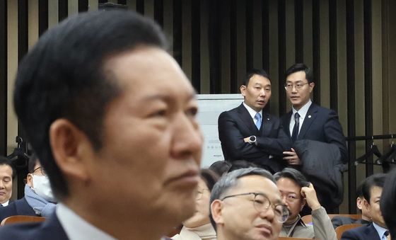 의원총희 속 법사위원들의 대화