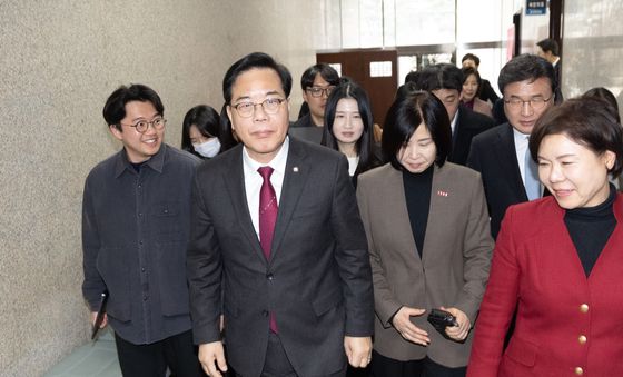 송언석 원내대표 '재신임'