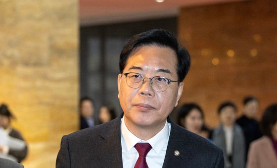 송언석 원내대표 '다시 의원총회장으로'