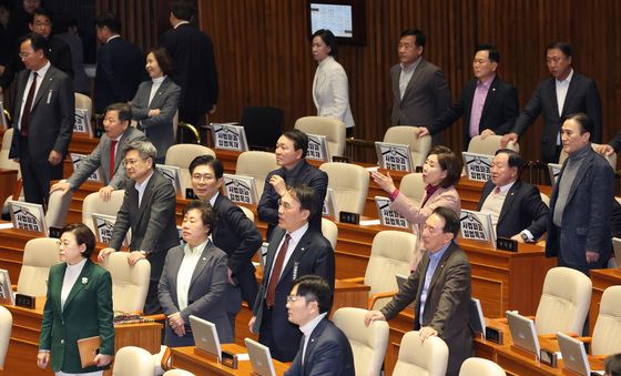 천영식 추천안 부결 항의하는 국민의힘