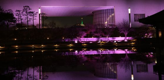 핑크빛으로 물든 국립중앙박물관