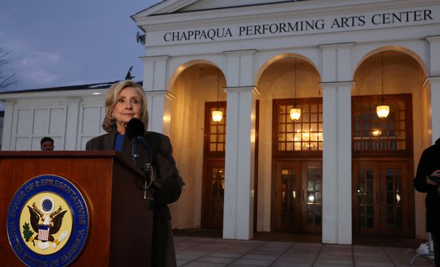 [포토] 취재진 질문에 답하는 힐러리 클린턴