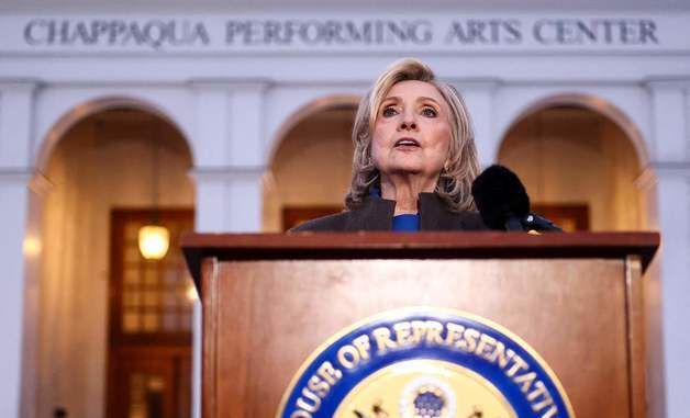 [포토] 취재진에게 답하는 힐러리 클린턴