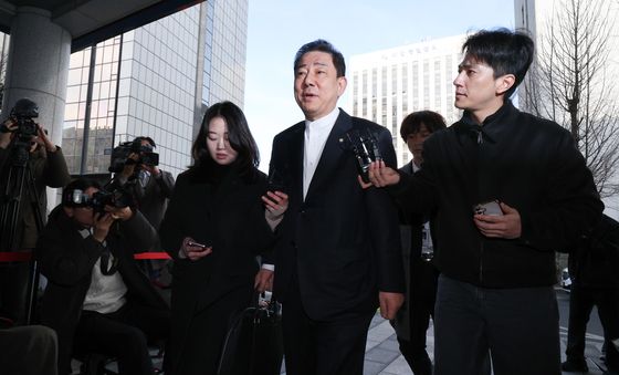 경찰, '13가지 의혹' 김병기 재소환… 이틀째 조사