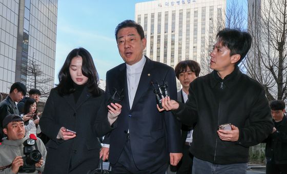 답변하는 김병기 의원