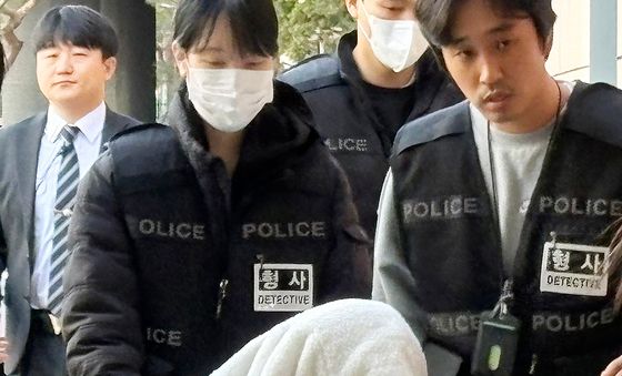 '약 취해 반포대교 추락' 포르쉐 30대女 영장심사 출석