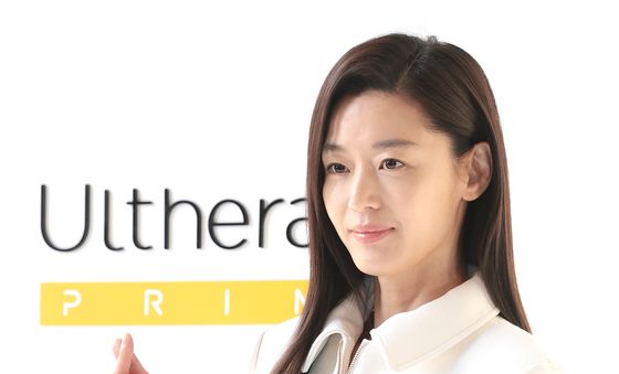 전지현, 남자들의 로망 긴 생머리 그녀