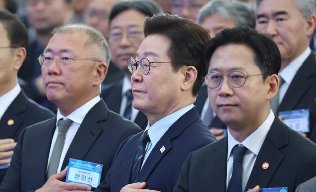 이재명 대통령, 새만금 투자협약식 국민의례