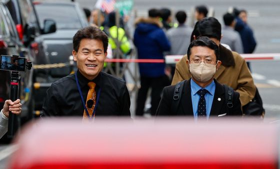 동작서 출석하는 전한길