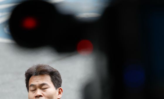 '부정선거 주장' 전한길, 경찰 조사