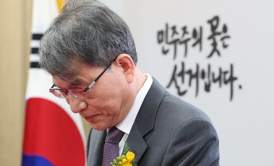 생각에 잠긴 노태악 선관위원장