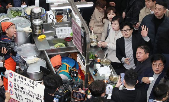 서문시장 국수 먹는 한동훈