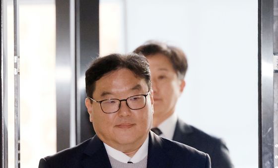 입장 발표하러 들어오는 엄희준 검사