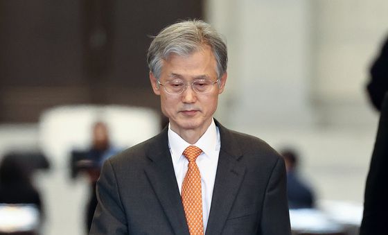 굳은 표정으로 퇴근하는 조희대 대법원장