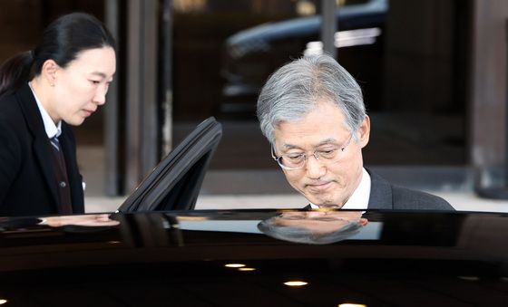 '사법개혁 3법' 처리 임박, 굳은 표정으로 퇴근하는 조희대 대법원장