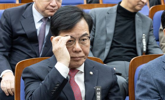 의원총회 참석한 송언석 원내대표