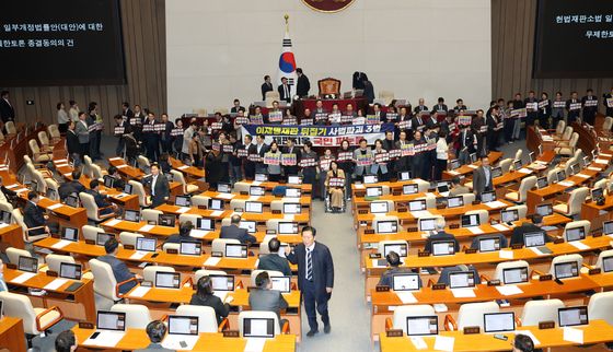 국민의힘 피켓 농성에 불만 표시하는 정청래 대표