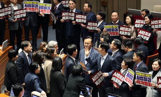 여야 극한 대치