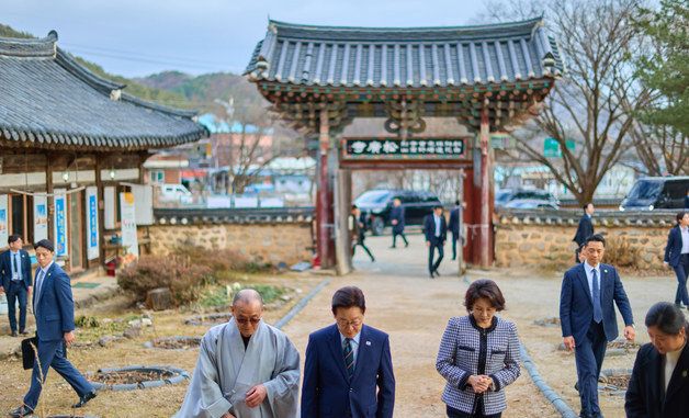 완주 송광사 찾은 이재명 대통령