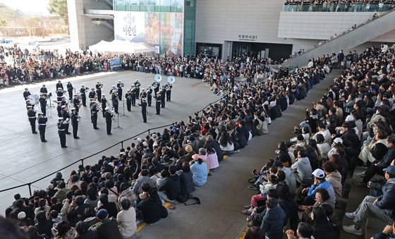 전시장 밖으로 나온 '우리들의 이순신'