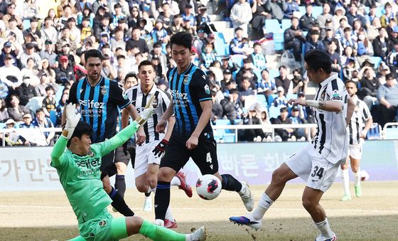 송민규, 개막전 첫 골의 순간