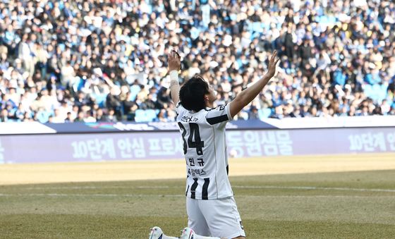 경인더비 선제골 터뜨린 이적생 송민규