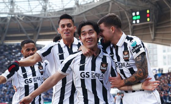 개막 경기서 승리한 FC서울